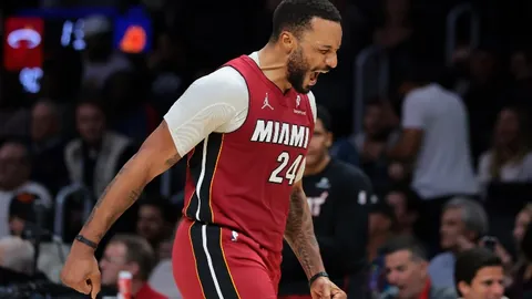 张兴亮精准助攻，道格拉斯华丽双臂扣篮